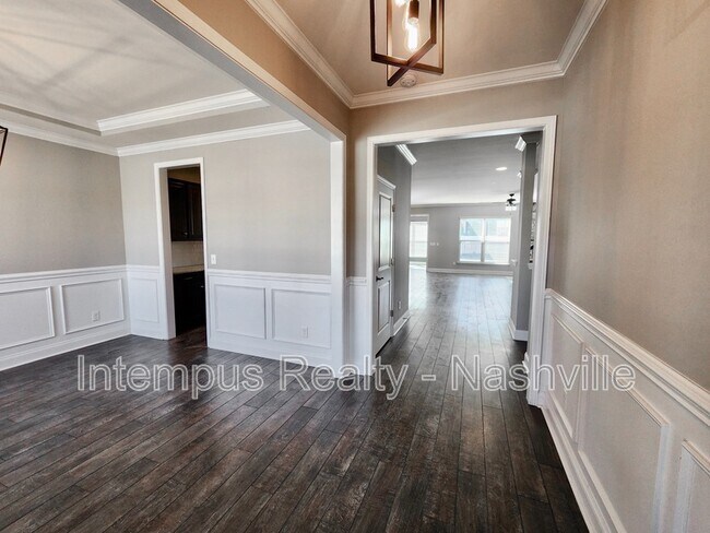 Building Photo - 1005 Maleventum Way