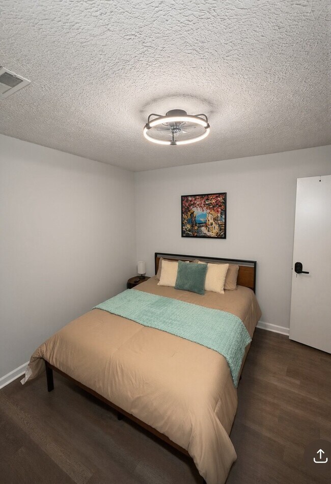 Photo - 8918 Habersham Dr
