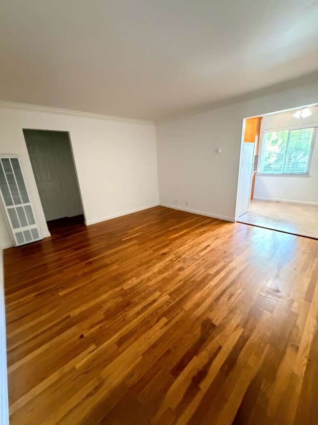 Building Photo - 1015 W Olive Ave Unit 1