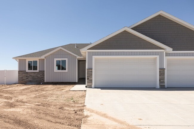 Building Photo - BRAND NEW 5 BED 3 BATH HOME IN IDAHO FALLS