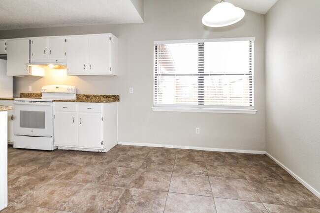 Photo - 1905 Oakhurst Ave