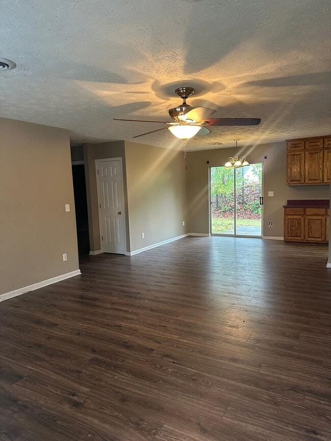 Photo - Three bedroom home in 30506!