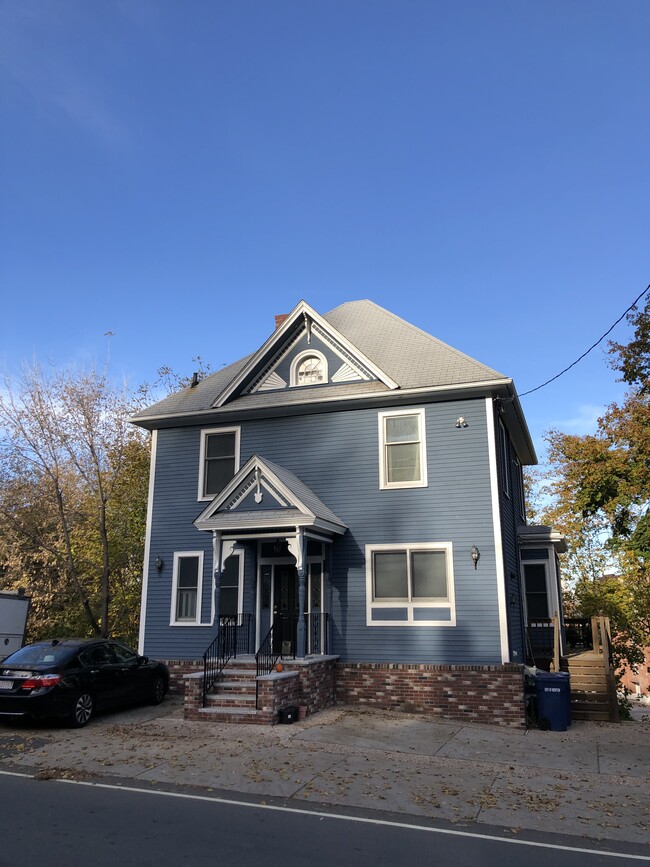 Building Photo - 29 Newtonville Ave