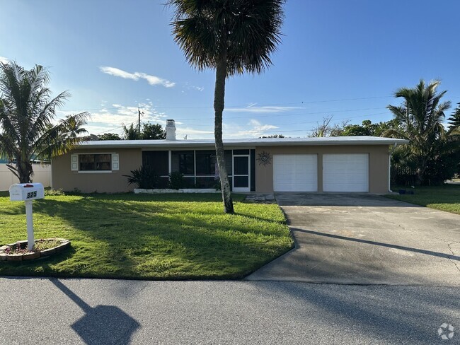 Building Photo - Gorgeous Beachside Pool Home!!