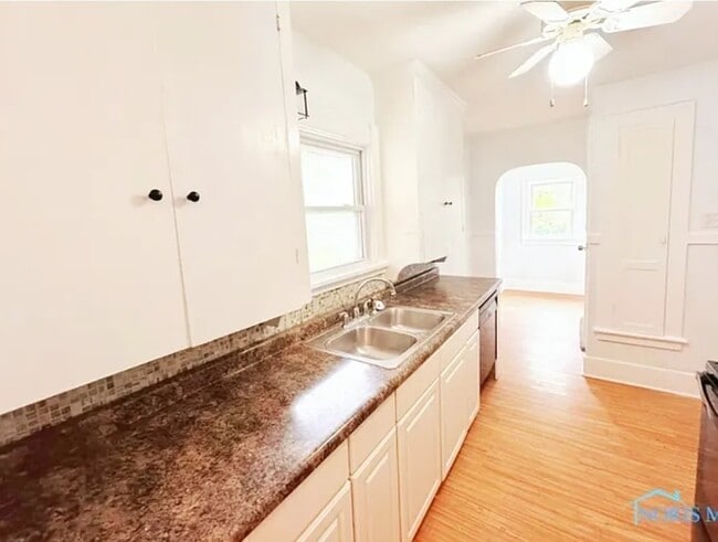 Photo - 2149 Alvin St