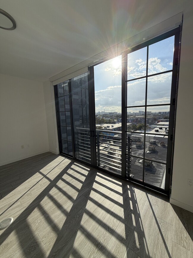 Building Photo - 275 NW 26th St Unit S1