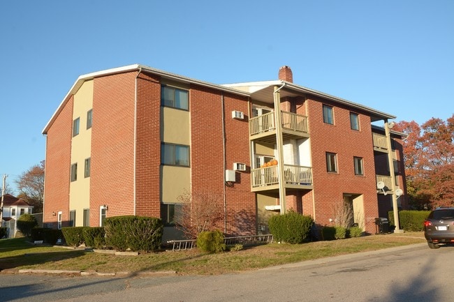 Photo - 980-984 Sharon St Apartments