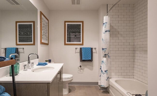 Photo - 962 W Dakin St