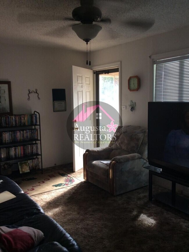 Photo - Cute 2 Bedroom Home!