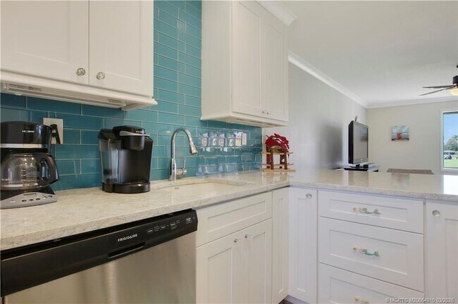 Photo - 5323 SE Miles Grant Rd Unidad 206