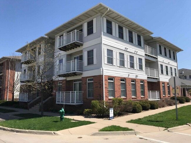 Building Photo - 2604 Stange Rd Unit S2604-6