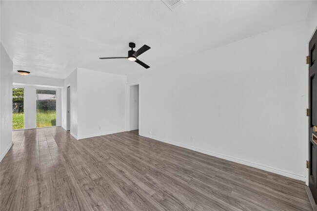 Photo - 6207 Heron Dr