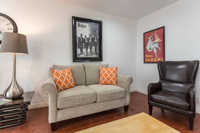 Photo - 1348 N Vista St Unidad 3