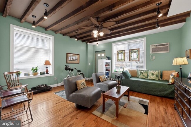 Building Photo - 2100 E Dauphin St