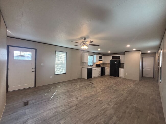 Photo - 203 Linda St