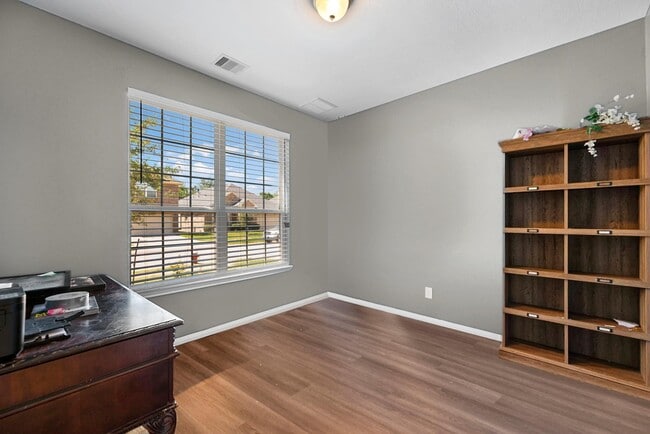 Photo - 1302 S Maple Dr