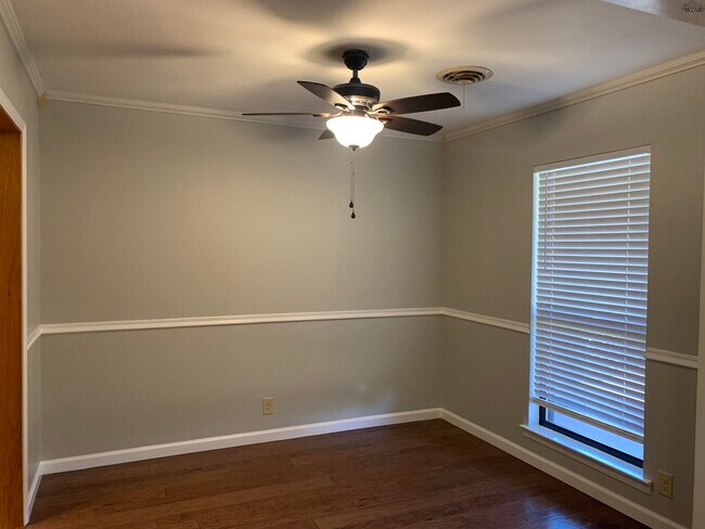 Photo - 2902 McNiel Ave