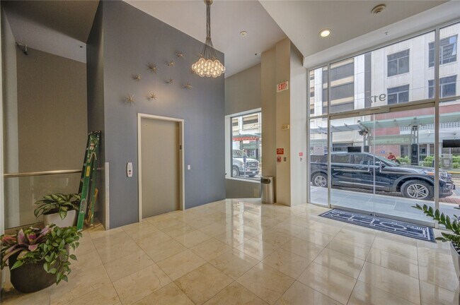 Building Photo - 917 Main St Unit 1005