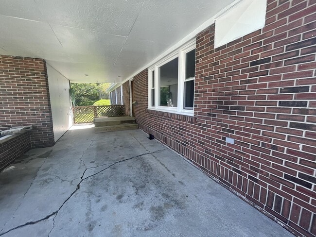 Photo - 701 S Eastside Dr