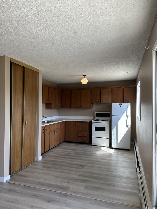 Building Photo - 9625-9156 156 St Unit 302