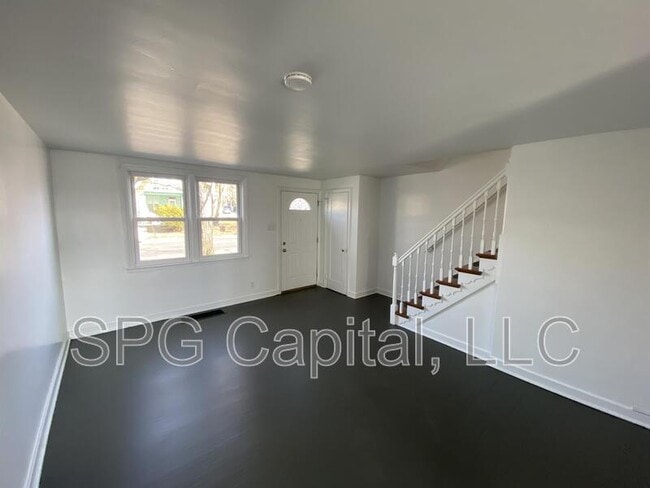 Photo - 2529 Derry St