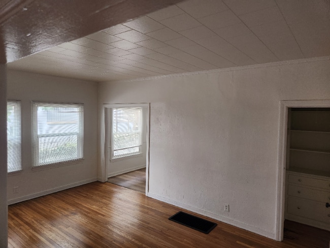 Building Photo - 2025 Cheremoya Ave Rental