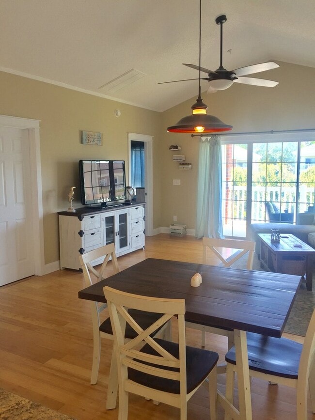 Photo - Azalea Lakes - Fully Furnished Long Term Rental in Myrtle Beach, SC Unidad 304
