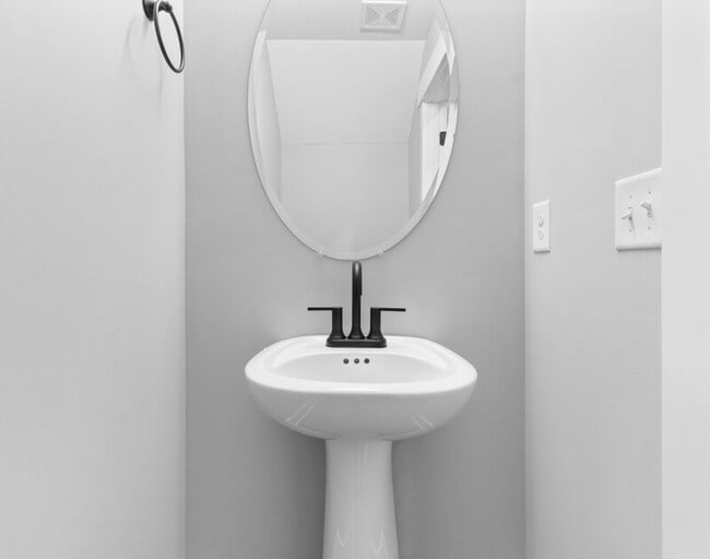 Photo - 306 Jonathan Wade Cir