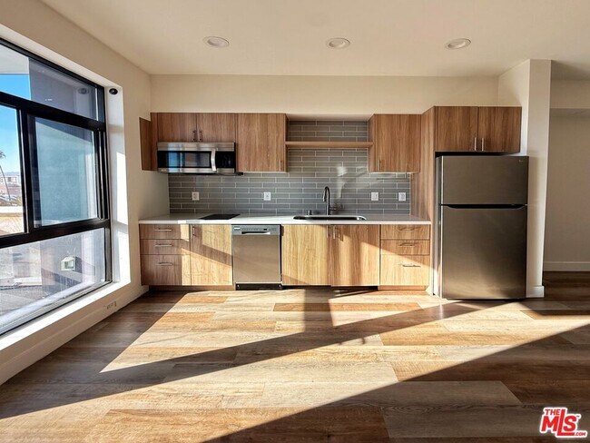 Photo - 723 S St Andrews Pl Unit 501