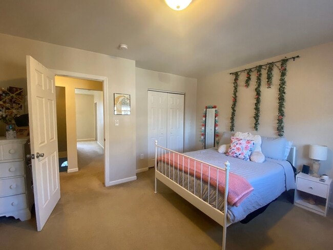 Photo - 2 Bedroom Home on Pius St Available April 1- Parking included.  Central Air.  Washer and Dryer.