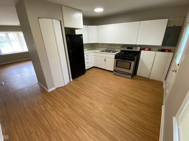 Photo - 7910 Roy Rd