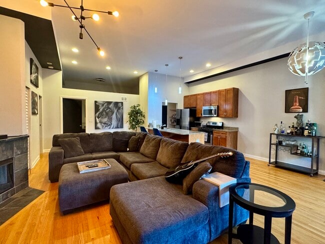 Photo - 1502 W Ohio St Unit 1R