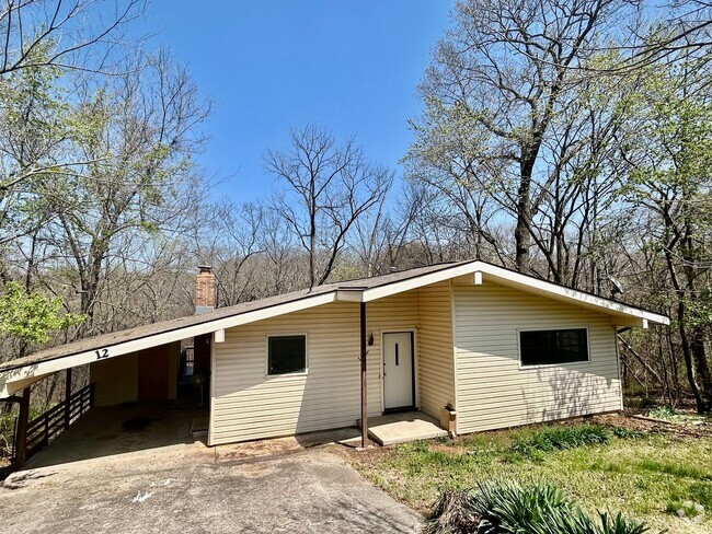 Building Photo - Cozy 2-Bedroom, 1.5 -Bathroom Home! Plus C...