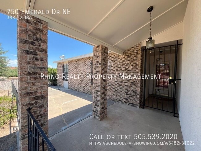 Photo - 750 Emerald Dr NE