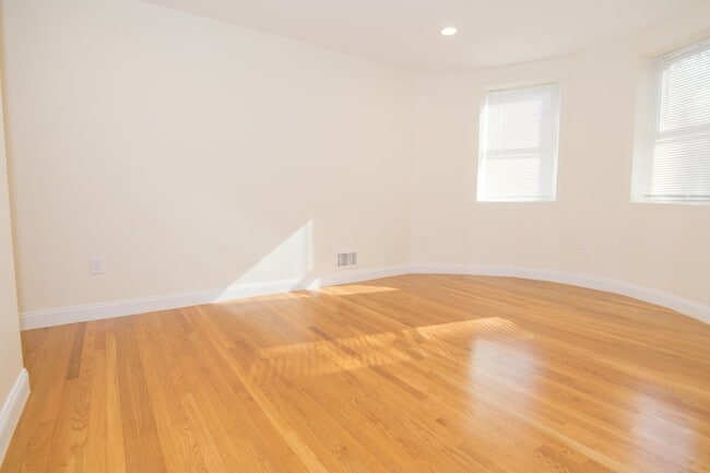 Photo - 3bed/2bath in Brookline