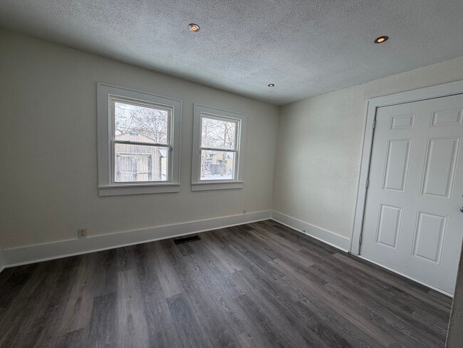 Photo - 111 E Eckman St