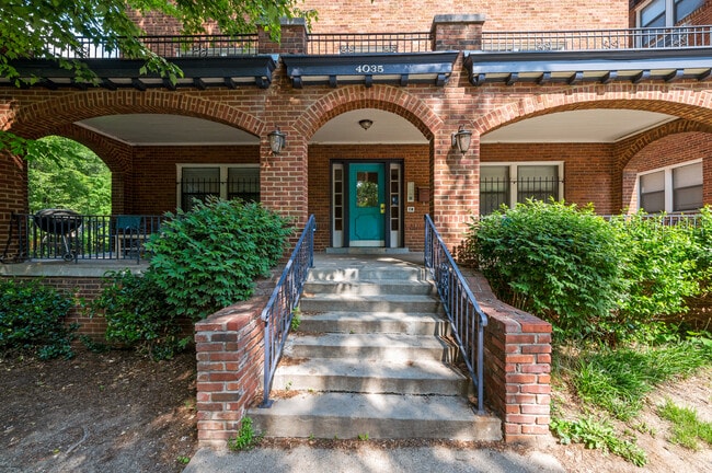 Building Photo - 4035 Charlotte