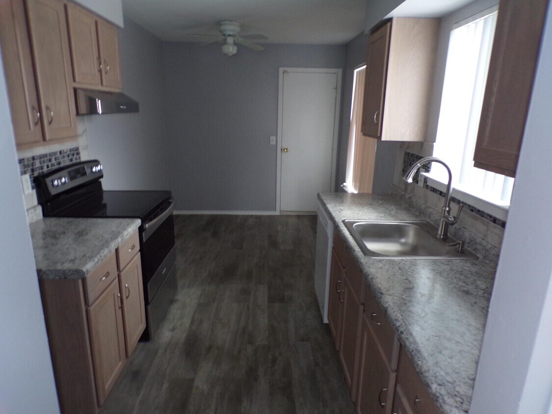 Photo - 3442 Heritage Pkwy (Dearborn, MI)