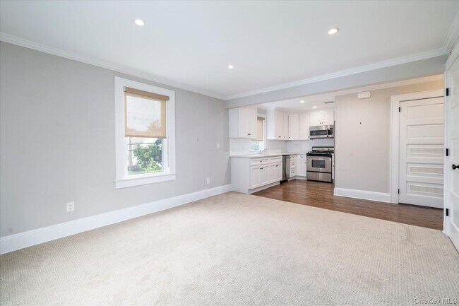 42 Woodland Ave Unit Upper
