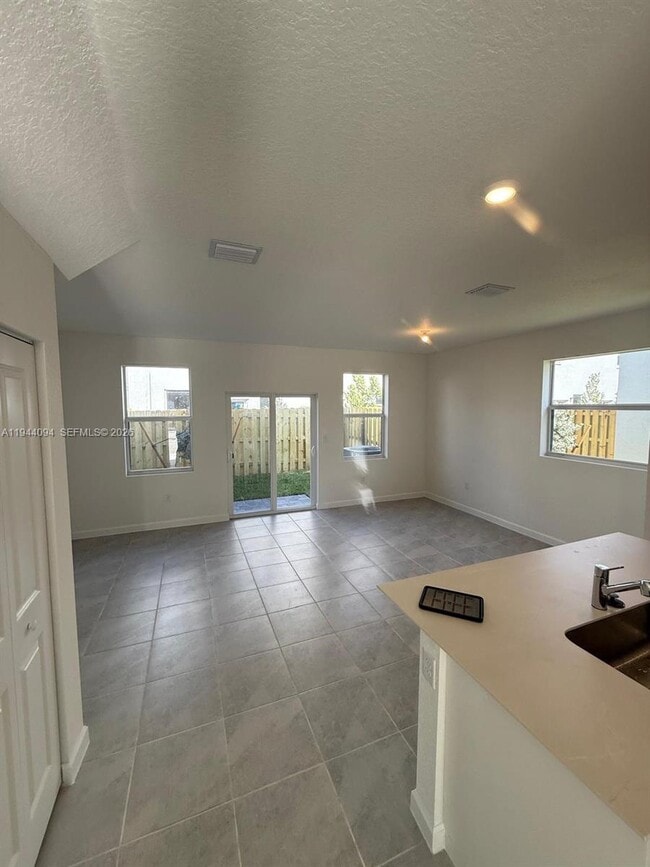 Photo - 116 NW 11th Ct