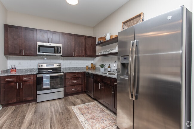 2BR, 2BA - 1215SF