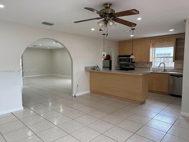 Photo - 3232 Village Green Dr