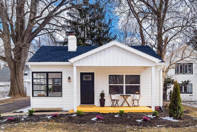 Beautifully Renovated 3-Bedroom Home with ... - Beautifully Renovated 3-Bedroom Home with ...