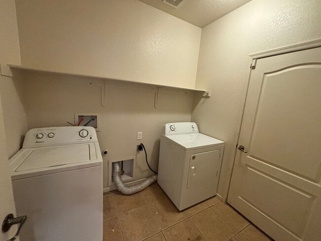 Photo - 5484 Canteria Court