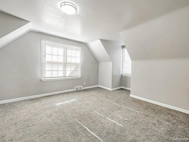 Photo - 9744 Lakepointe St