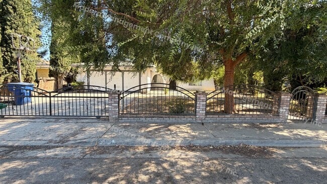Photo - 4 bed/2 Bath - Available now