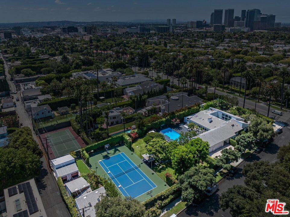 Photo - 624 N Beverly Dr