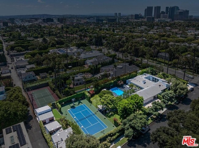 Building Photo - 624 N Beverly Dr