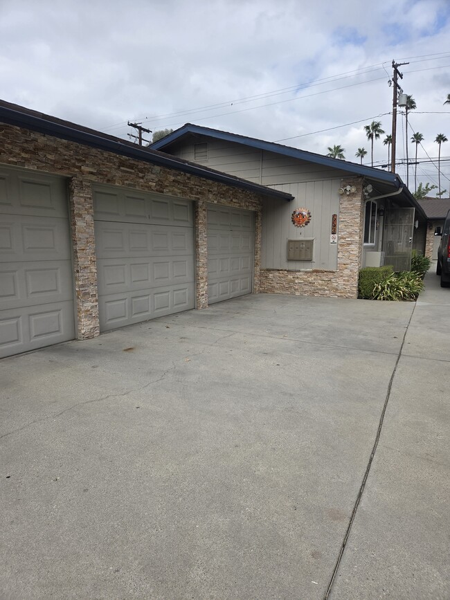 553 Chatsworth Dr Unit 1