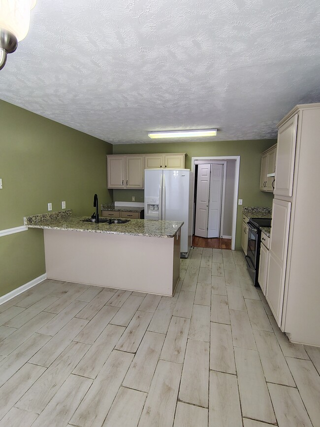 Photo - 692 Almondwood Pl